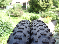 Pláště Maxxis Ikon 3C Maxx Speed 26x2,35 a Maxxis Ardent 26x2,25