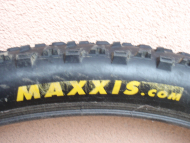 Pláště Specialized Ground Control 26x2.30 a Maxxis Ardent 26x2.25