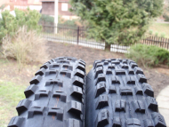 Pláště Maxxis Assegai 29x2.50WT + Schwalbe Big Betty 29x2.40